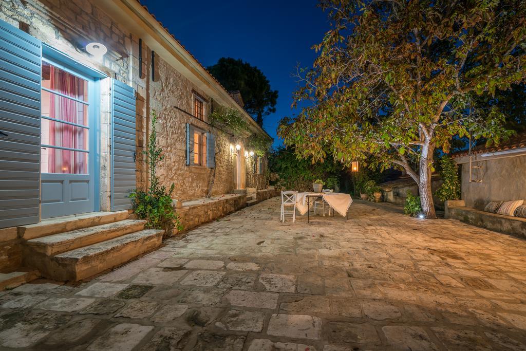 Bratis Holiday Home Kallithea  Eksteriør billede