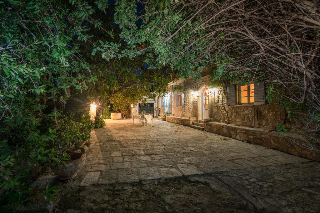 Bratis Holiday Home Kallithea  Eksteriør billede