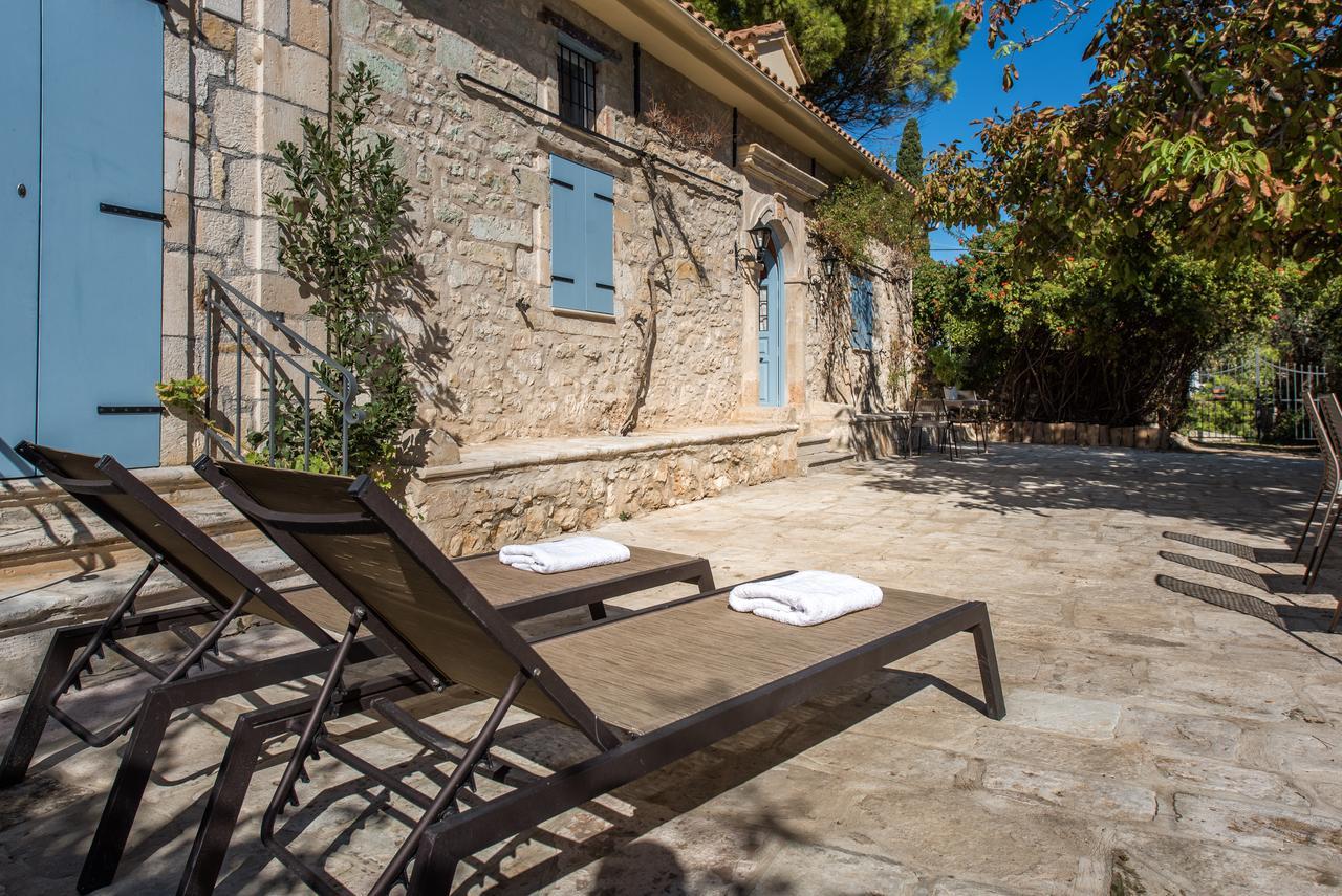 Bratis Holiday Home Kallithea  Eksteriør billede
